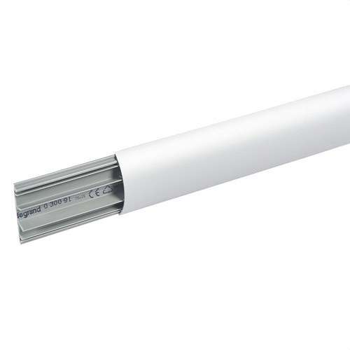 Podna kanalica 75x18mm DLPLUS s referencom 030091 marke LEGRAND