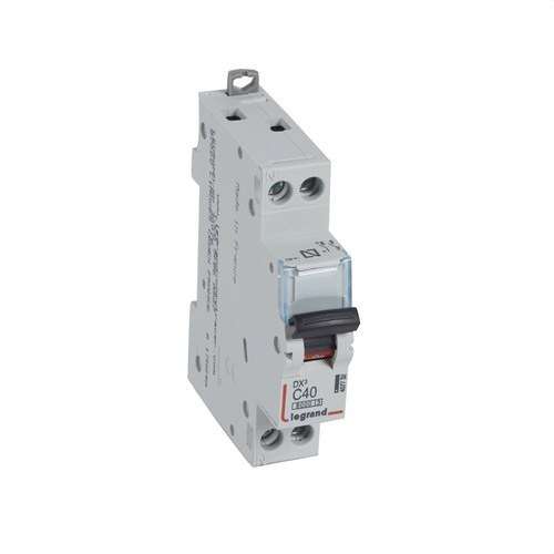 Magnetotermički prekidač DX3 1P+N 40A Krivulja C 6/10kA s referencom 407732 marke LEGRAND