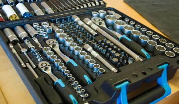 Ključevi i nasadni nastavci