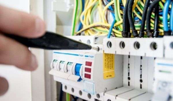 Kontaktori i impulzni releji