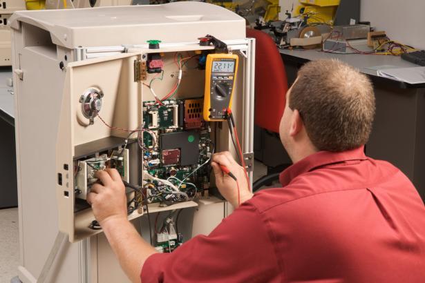 Digitalni multimetar s istinskom efektivnom vrijednošću Fluke 179 s referencom 1645996 marke FLUKE