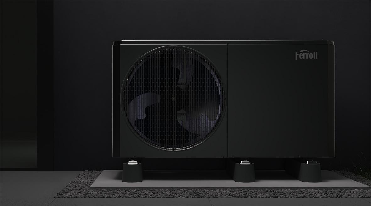 Monoblok aerotermalna toplinska pumpa R290 Ferroli OMNIA Life M 4 kW s upravljačem s referencom 4B4770049 marke FERROLI